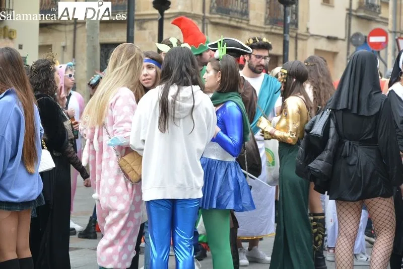 Fiestas de la Facultad de Psicología de la USAL en el centro de Salamanca. Fotos de Vanesa Martins