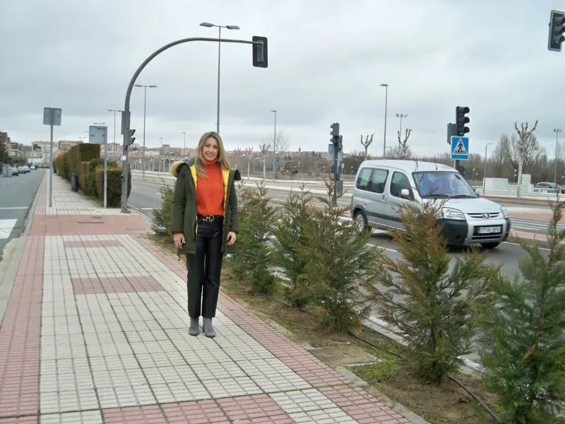 Foto 2 - El Ayuntamiento de Santa Marta mejora la avenida de la Serna con nuevas zonas verdes