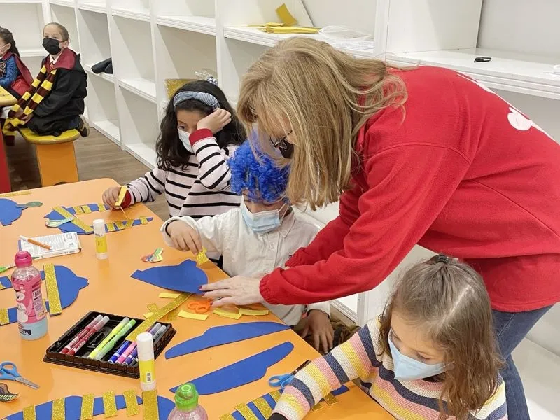 Los más pequeños disfrutan de los talleres de el Centro Comercial El Tormes