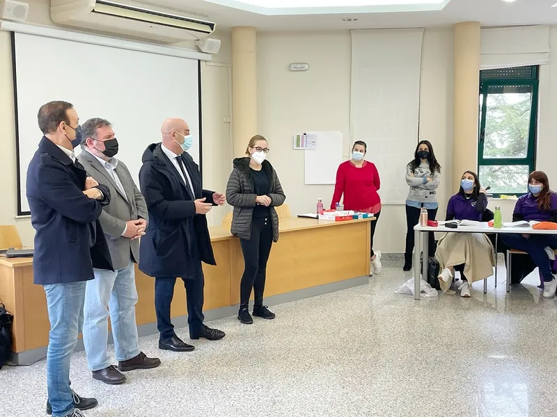 Encuentro del gerente del Ecyl con alumnos y docentes de la Acción de Formación y Empleo 'Carbajosa te cuida'