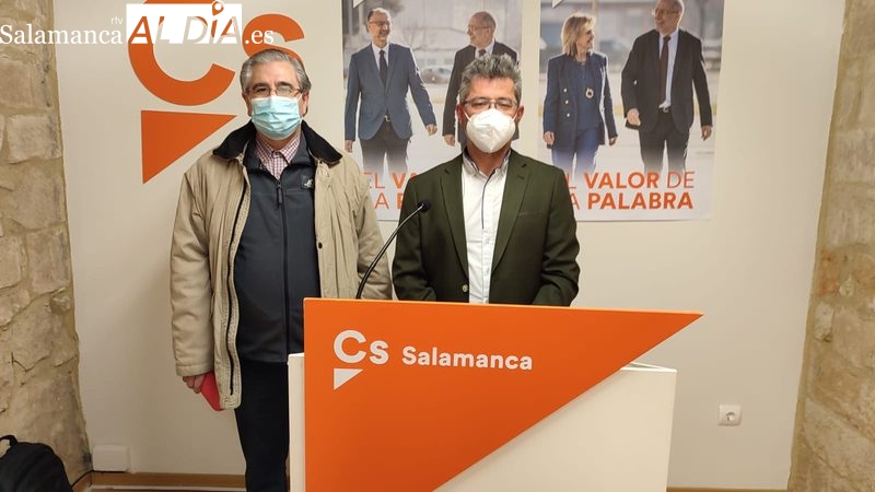 José Antonio Pérez Blanco y Manuel Hernández durante la rueda de prensa en Salamanca / CORRAL