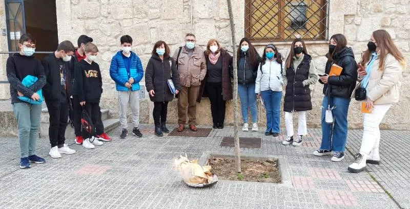 Foto 2 - Los alumnos de 7&ordm; a 9&ordm; de Catequesis de San Crist&oacute;bal conmemoran el D&iacute;a de la Paz y la No Violencia