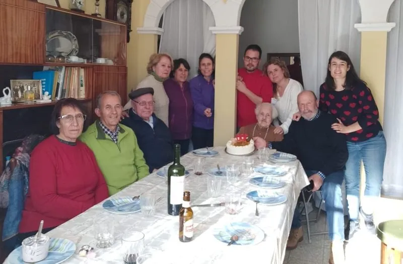Rosenda Vicente celebraba su cumpleaños acompañada de su familia