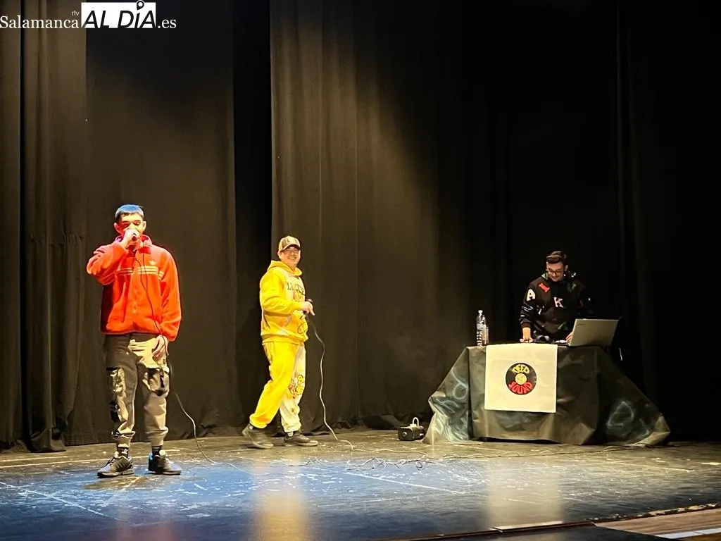 Foto 5 - La juventud disfruta con el concierto de rap de DPS y YoungTahy