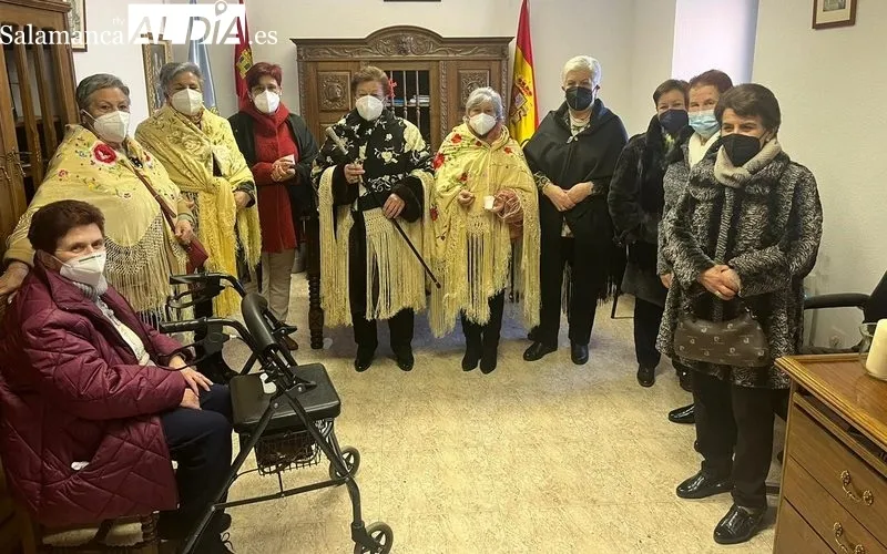 La alcaldesa Lara Fraile cedía el bastón de mando municipal a las aguederas por un día  