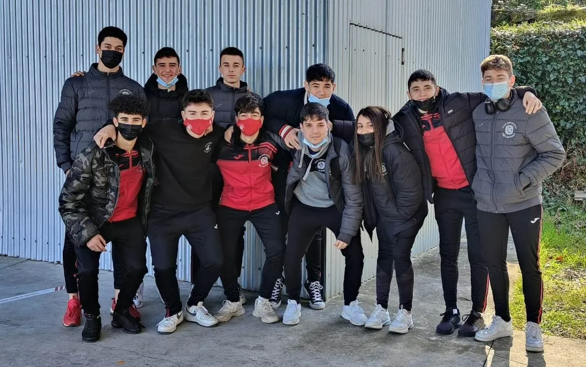 Foto 2 - El III Juvenil suma su 1&ordf; victoria como visitante conquistando Pontevedra