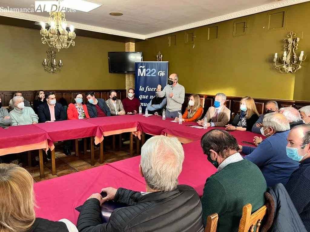 Foto 6 - "Veo que nadie m&aacute;s que Ma&ntilde;ueco ha presentado un programa para Castilla y Le&oacute;n"