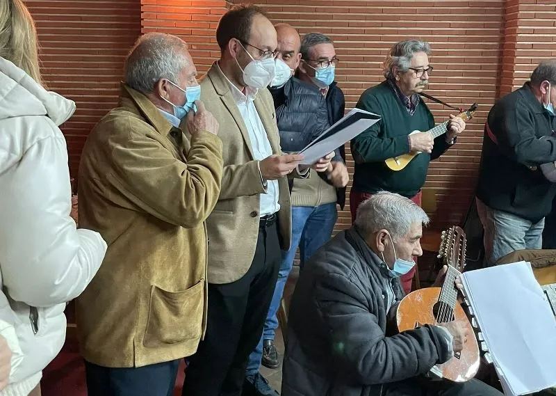 Foto 2 - La Rondalla III Columnas ensaya sus Coplas para la gran cita del pr&oacute;ximo mi&eacute;rcoles
