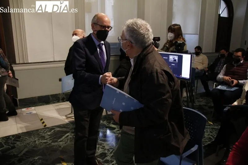 La Diputación de Salamanca entrega los inventarios de bienes municipales a una veintena de municipios de la provincia / FOTOS: DAVID SAÑUDO