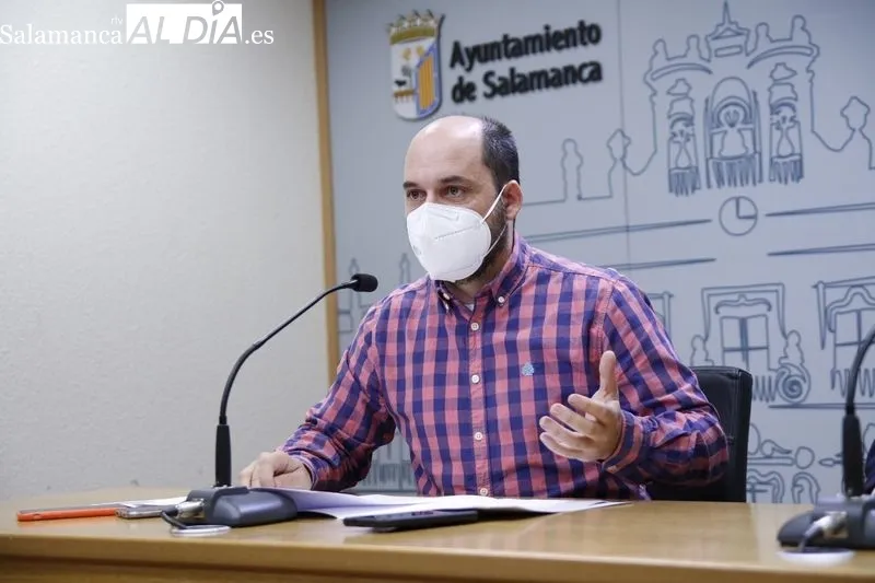 El portavoz del Grupo Socialista, José Luis Mateos (d), y el concejal Chema Collados (i). | Foto David Sañudo