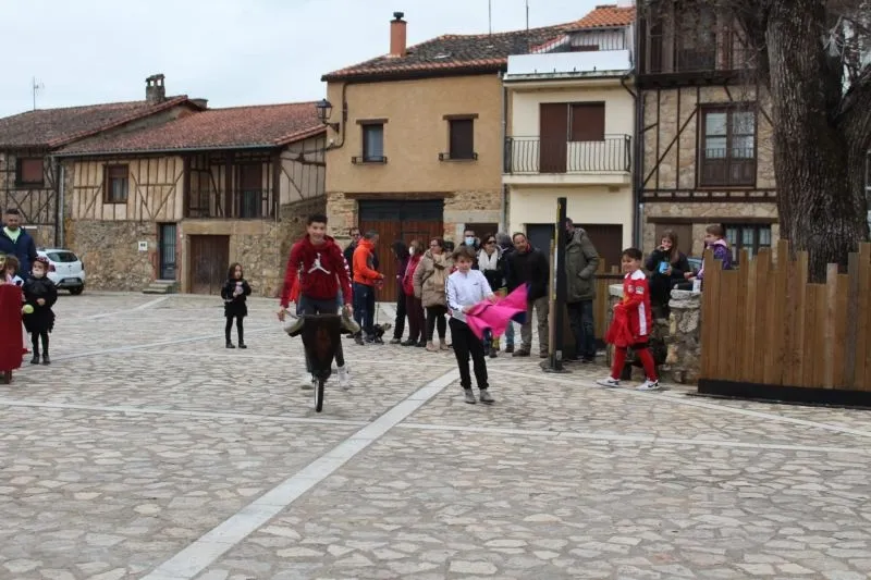 La Tora de Villanueva del Conde regresa a las calles de la localidad serrana - Ayto. Villanueva