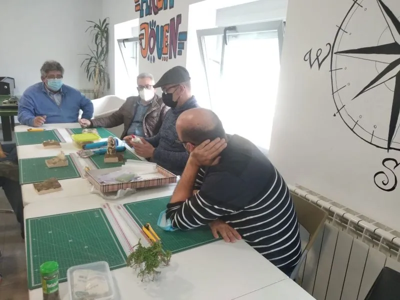 Foto 4 - Un nuevo taller de modelismo atrae a los aficionados a Santa Marta de Tormes