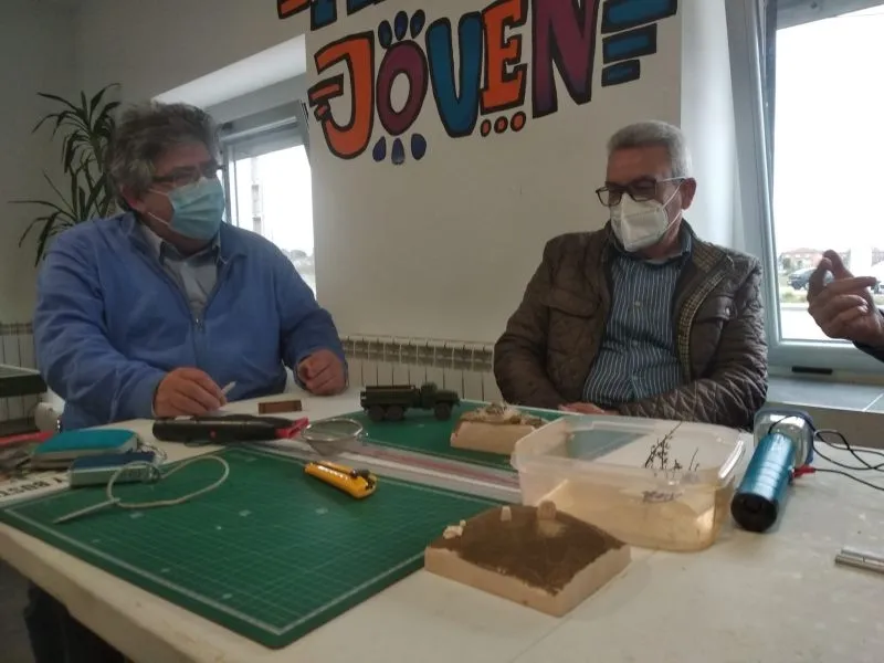 Foto 3 - Un nuevo taller de modelismo atrae a los aficionados a Santa Marta de Tormes