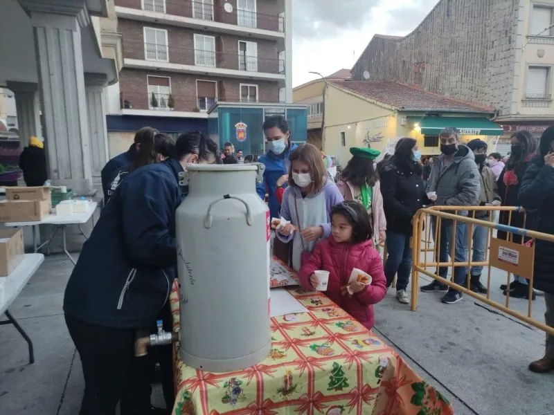 Foto 2 - Guijuelo progresa en su carnaval con cuentacuentos y una chocolatada para mil personas