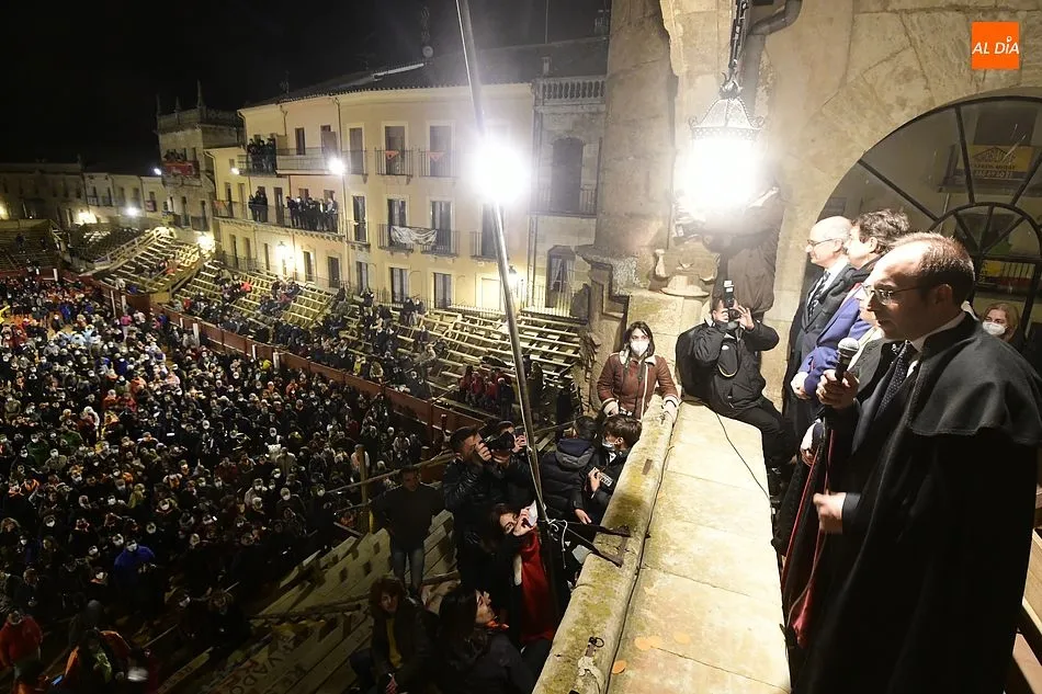 Foto 6 - Multitudinaria bienvenida a Almeida, que anim&oacute; a disfrutar de una &ldquo;celebraci&oacute;n doble&rdquo;