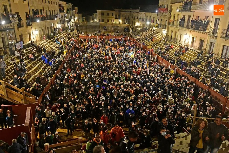Foto 5 - Multitudinaria bienvenida a Almeida, que anim&oacute; a disfrutar de una &ldquo;celebraci&oacute;n doble&rdquo;