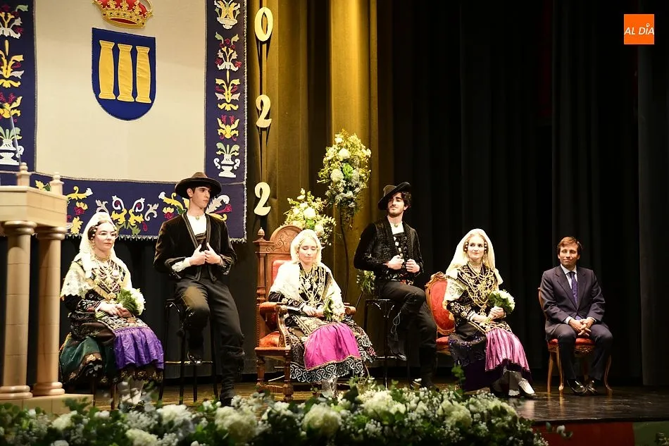 Foto 7 - Almeida abre oficialmente el Carnaval resaltando el &lsquo;enamoramiento&rsquo; de Mir&oacute;briga y Madrid
