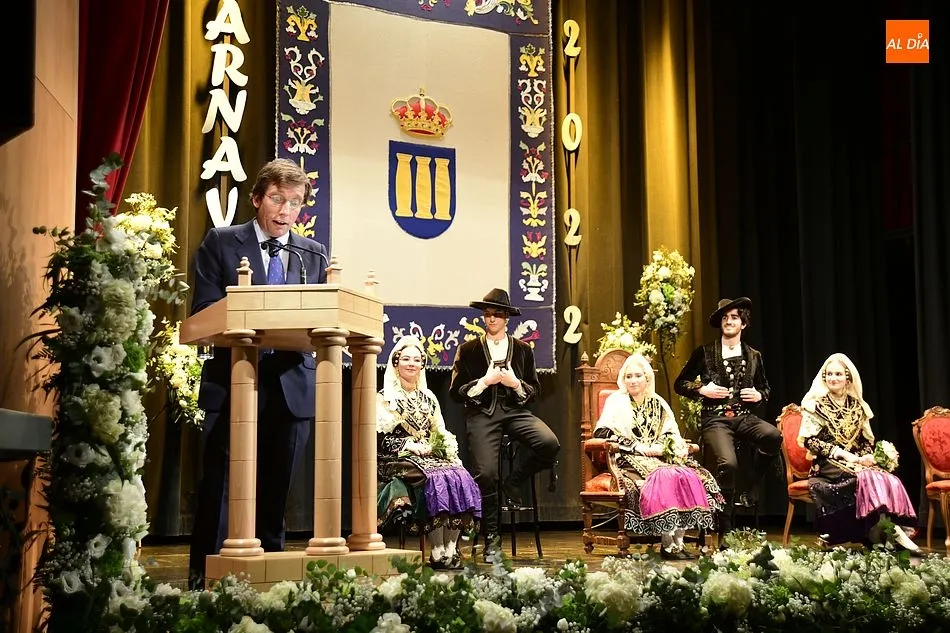 Foto 3 - Almeida abre oficialmente el Carnaval resaltando el &lsquo;enamoramiento&rsquo; de Mir&oacute;briga y Madrid