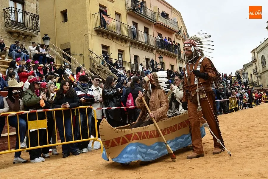 Momentos del desfile callejero a su paso por la Plaza Mayor| Fotos: Adrián M.Pastor