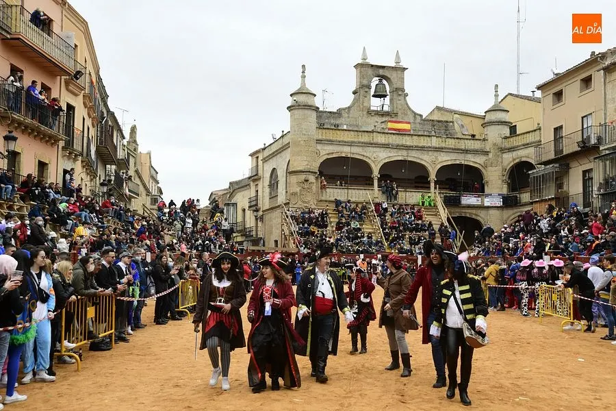 Momentos del desfile callejero a su paso por la Plaza Mayor| Fotos: Adrián M.Pastor