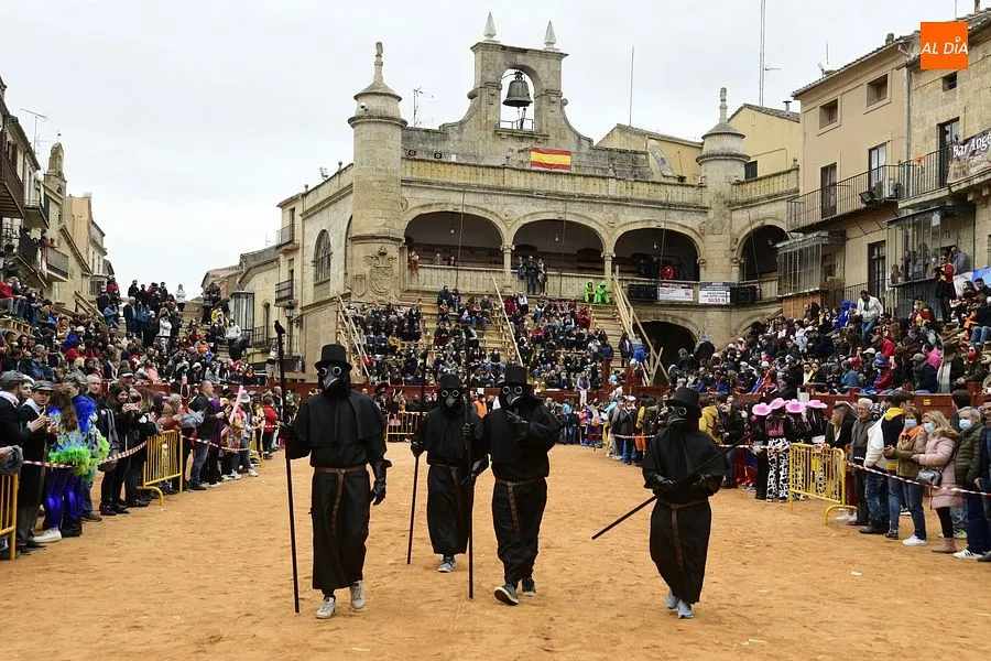 Momentos del desfile callejero a su paso por la Plaza Mayor| Fotos: Adrián M.Pastor