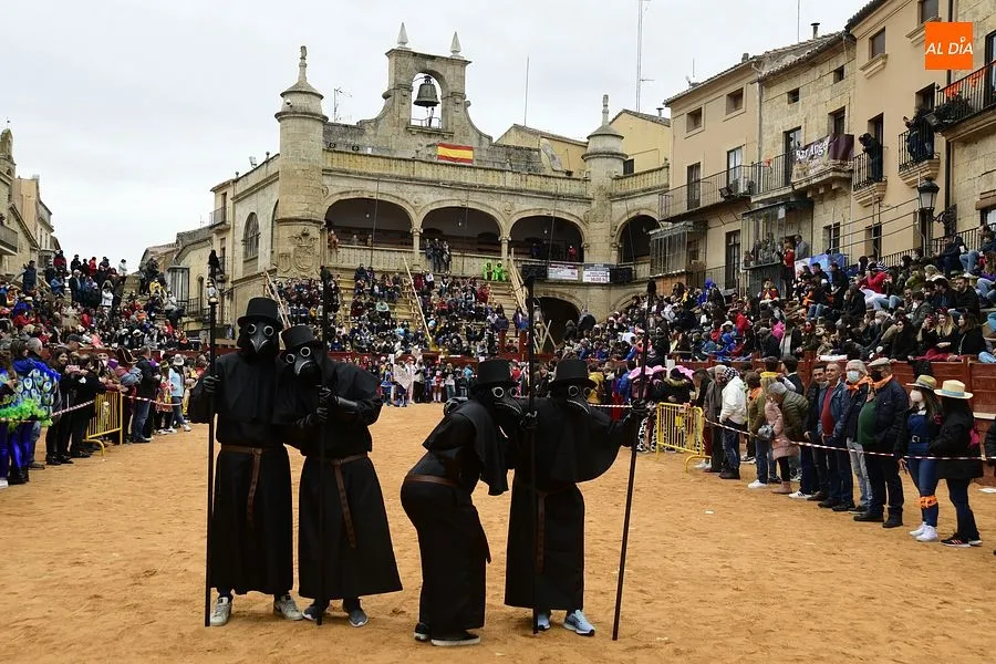 Momentos del desfile callejero a su paso por la Plaza Mayor| Fotos: Adrián M.Pastor