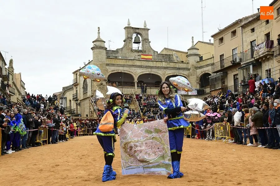Momentos del desfile callejero a su paso por la Plaza Mayor| Fotos: Adrián M.Pastor