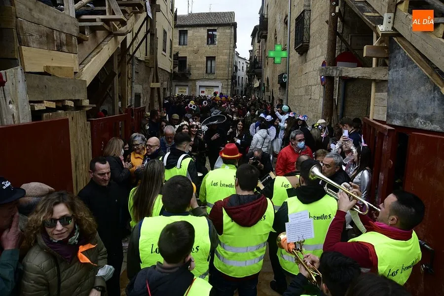 Foto 10 - El S&aacute;bado de Carnaval brinda de nuevo im&aacute;genes multitudinarias en Ciudad Rodrigo