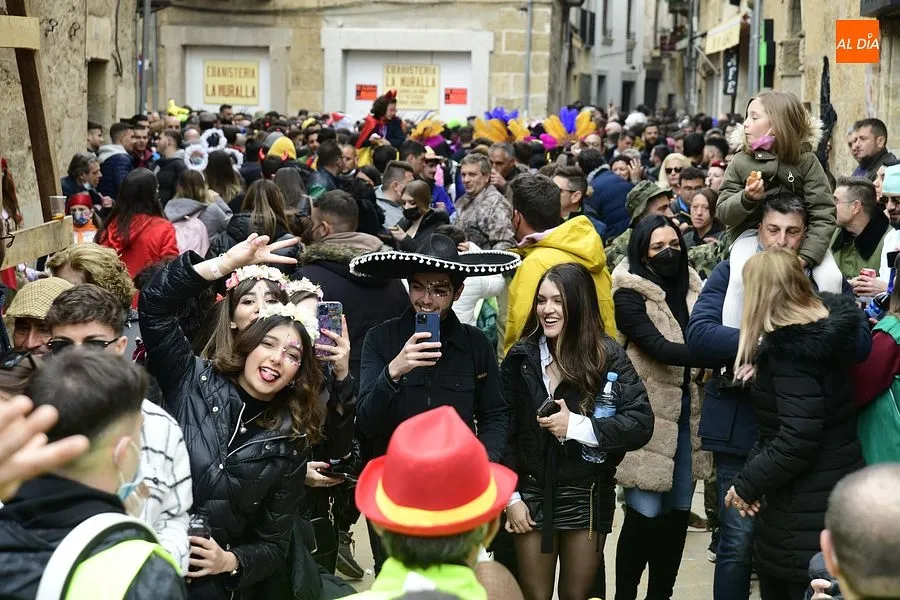 Foto 9 - El S&aacute;bado de Carnaval brinda de nuevo im&aacute;genes multitudinarias en Ciudad Rodrigo