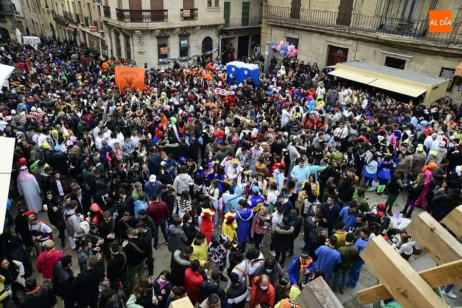 Foto 3 - El S&aacute;bado de Carnaval brinda de nuevo im&aacute;genes multitudinarias en Ciudad Rodrigo