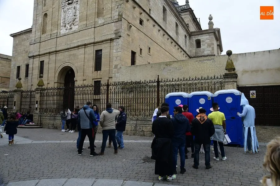 Foto 2 - El S&aacute;bado de Carnaval brinda de nuevo im&aacute;genes multitudinarias en Ciudad Rodrigo