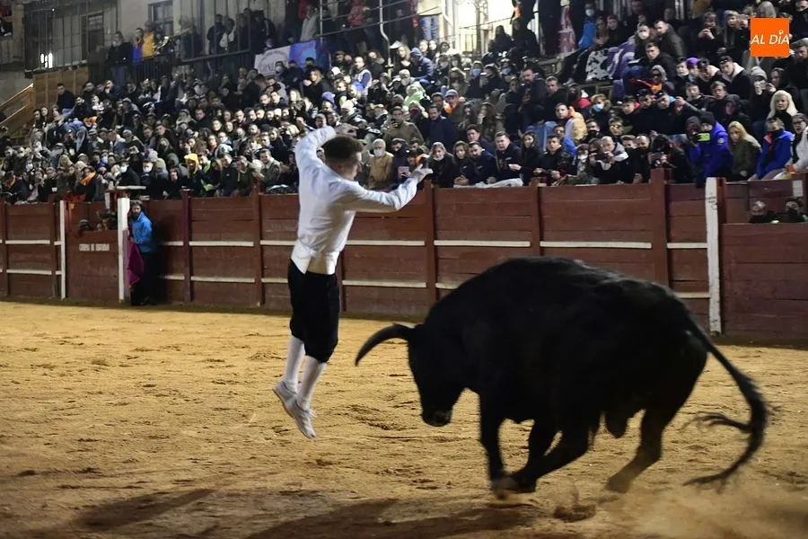 Foto 11 - Manuel G&oacute;mez se lleva el Concurso carnavalero de recortes