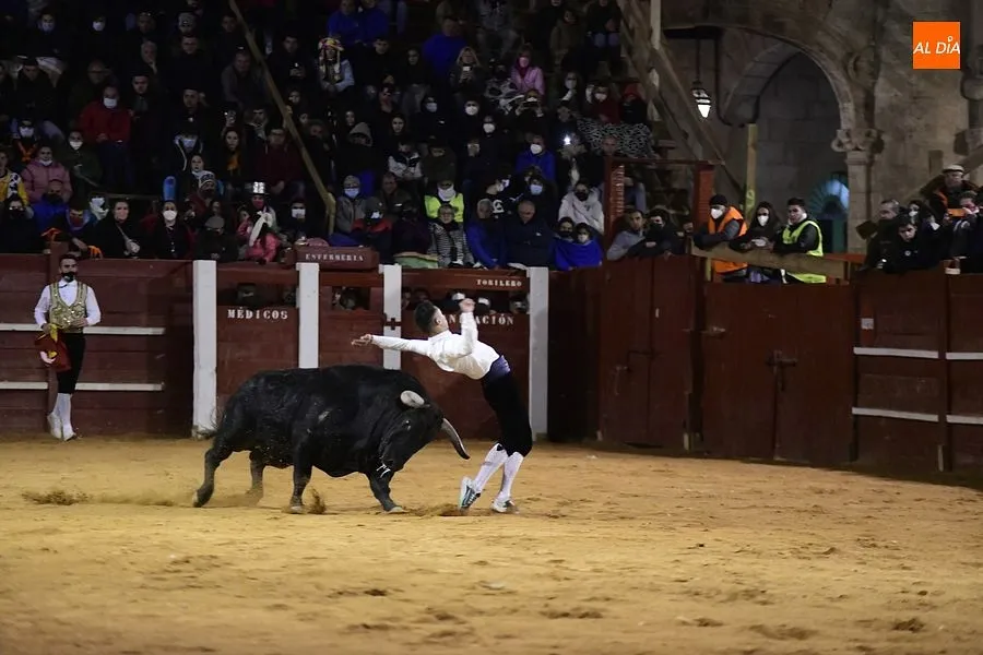 Foto 7 - Manuel G&oacute;mez se lleva el Concurso carnavalero de recortes
