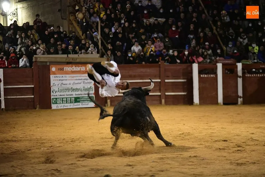 Foto 4 - Manuel G&oacute;mez se lleva el Concurso carnavalero de recortes