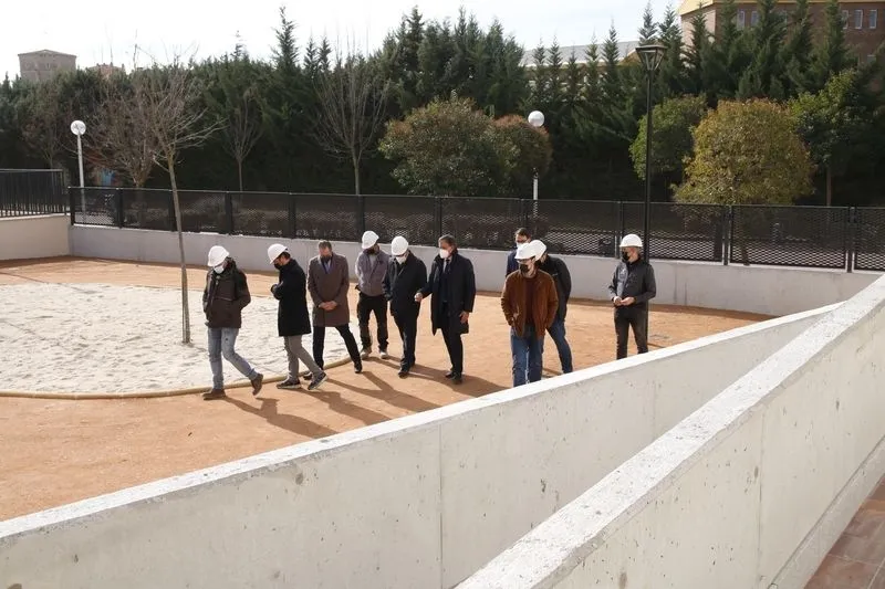 Visita del alcalde, Carlos García Carbayo, a la nueva promoción de viviendas protegidas de alquiler, construida entre las calles Antonio Romo Pedraz y Silvestre Sánchez Sierra. Foto de David Sañudo