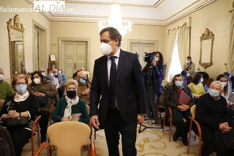 El alcalde de Salamanca, Carlos García Carbayo, presenta el proyecto del nuevo centro municipal de mayores.