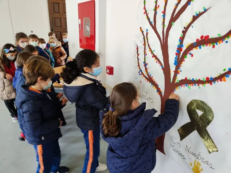 Actos del Día Internacional del Niño con Cáncer en el colegio Calasanz de Salamanca