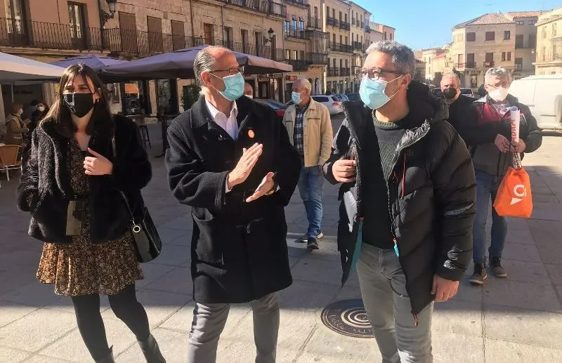 Foto 2 - Luis Fuentes visita Ciudad Rodrigo con motivo del 13F