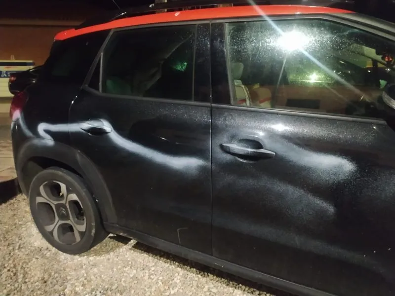Estado del coche tras el ataque vandálico