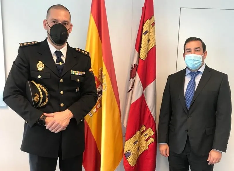 Foto 2 - El comisario jefe de la Polic&iacute;a Nacional se despide de las autoridades salmantinas