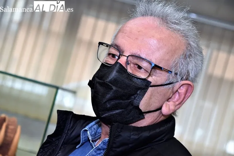 Exposición del artista Manuel Calvo en el Ayuntamiento de Villares de la Reina