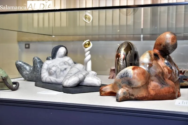 Exposición del artista Manuel Calvo en el Ayuntamiento de Villares de la Reina