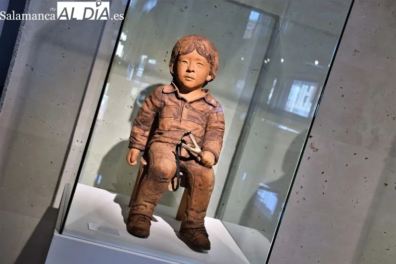 Exposición del artista Manuel Calvo en el Ayuntamiento de Villares de la Reina
