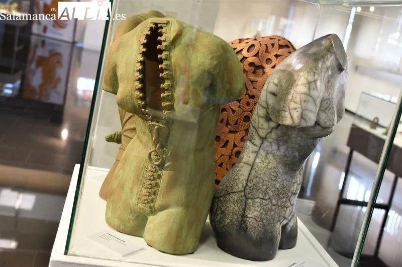 Exposición del artista Manuel Calvo en el Ayuntamiento de Villares de la Reina