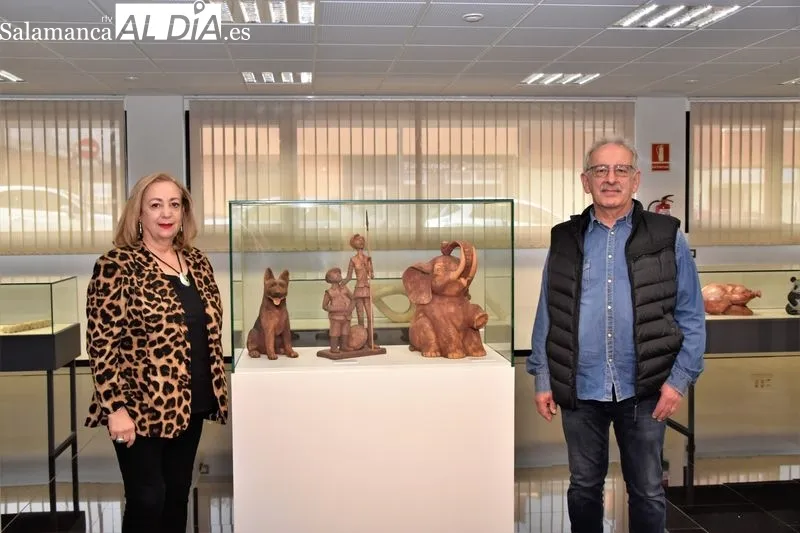 Exposición del artista Manuel Calvo en el Ayuntamiento de Villares de la Reina