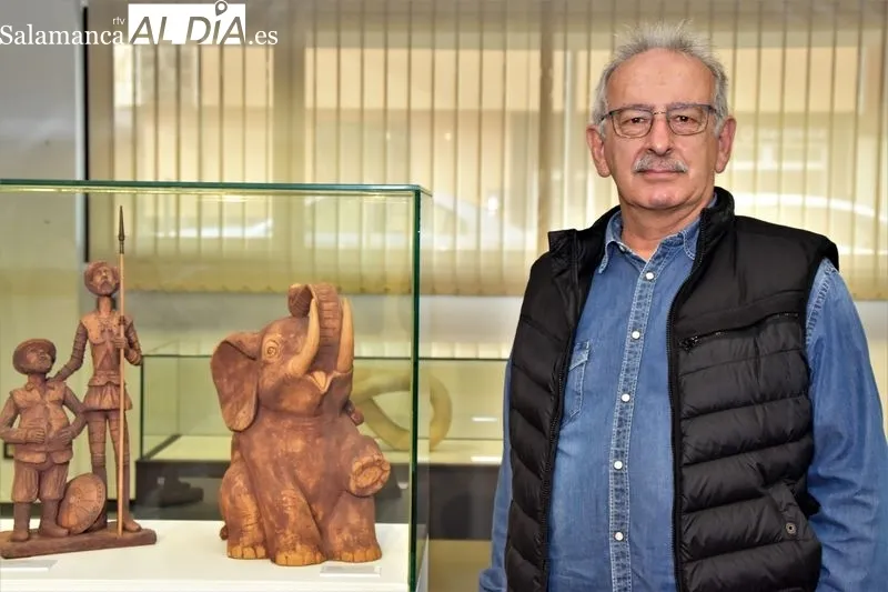 Exposición del artista Manuel Calvo en el Ayuntamiento de Villares de la Reina