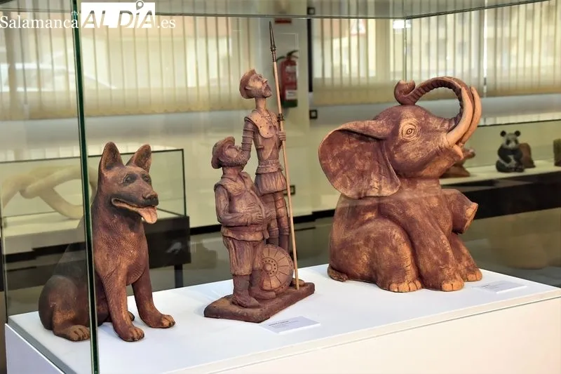 Exposición del artista Manuel Calvo en el Ayuntamiento de Villares de la Reina