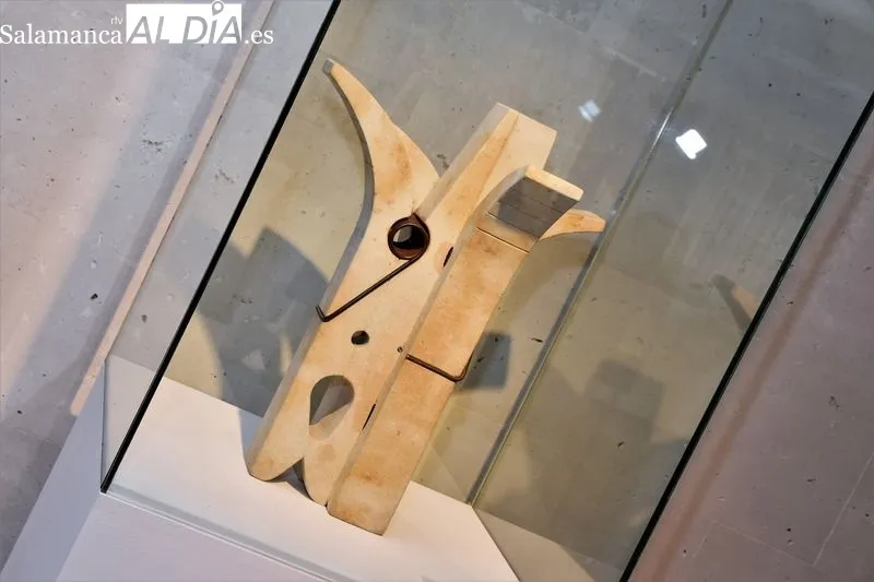 Exposición del artista Manuel Calvo en el Ayuntamiento de Villares de la Reina
