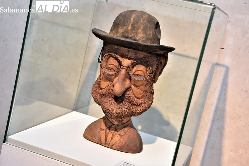 Exposición del artista Manuel Calvo en el Ayuntamiento de Villares de la Reina