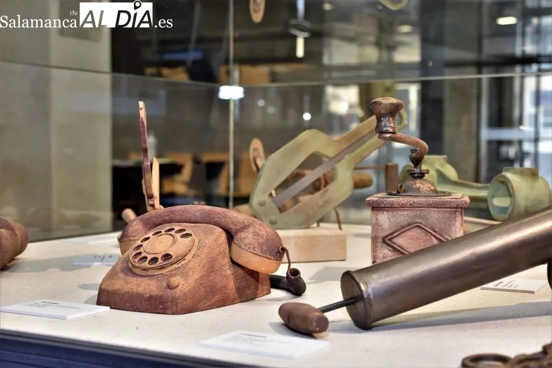 Exposición del artista Manuel Calvo en el Ayuntamiento de Villares de la Reina